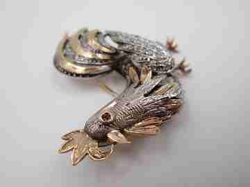 Broche orfebrería gallo. Oro amarillo 18k, plata de ley y diamantes. Años 30