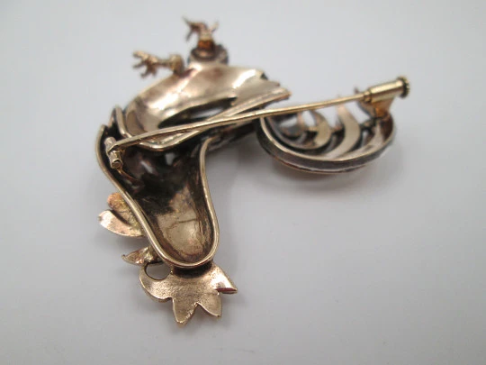 Broche orfebrería gallo. Oro amarillo 18k, plata de ley y diamantes. Años 30