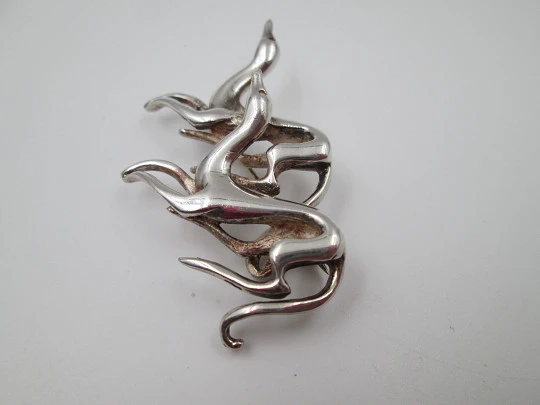 Broche para mujer. Plata de ley 925. Pareja de galgos corriendo. Alfiler. Francia. 1960
