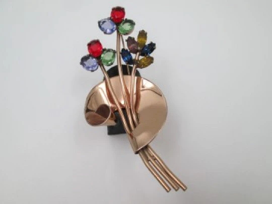 Broche tutti frutti Coro. Plata de ley vermeil y gemas de colores. 1930. EEUU