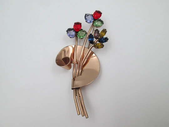 Broche tutti frutti Coro. Plata de ley vermeil y gemas de colores. 1930. EEUU