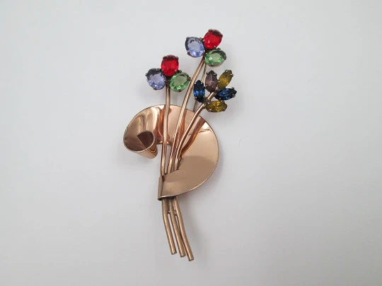 Broche tutti frutti Coro. Plata de ley vermeil y gemas de colores. 1930. EEUU