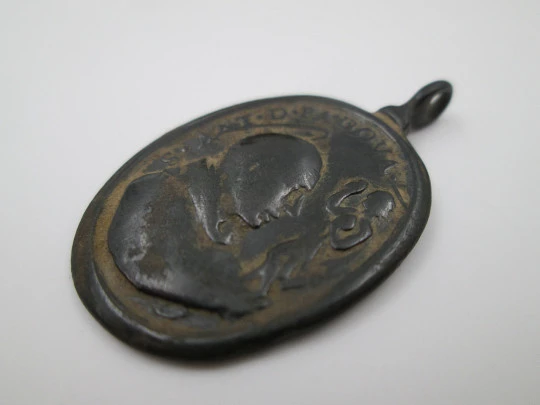 Bronze medal. Saint Anthony of Padua and Virgin with child. Ring on top. 18th century
