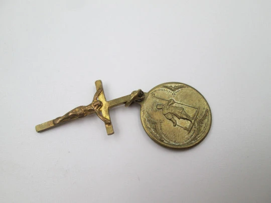 Bronze medal. Souvenir of the Saint Isidore Pilgrimage (Madrid) with crucifix. 1900's
