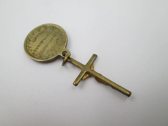 Bronze medal. Souvenir of the Saint Isidore Pilgrimage (Madrid) with crucifix. 1900's