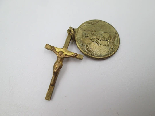 Bronze medal. Souvenir of the Saint Isidore Pilgrimage (Madrid) with crucifix. 1900's