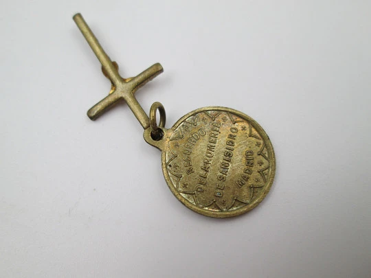 Bronze medal. Souvenir of the Saint Isidore Pilgrimage (Madrid) with crucifix. 1900's