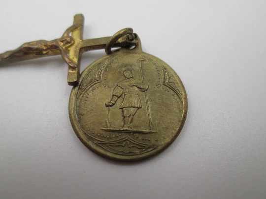 Bronze medal. Souvenir of the Saint Isidore Pilgrimage (Madrid) with crucifix. 1900's