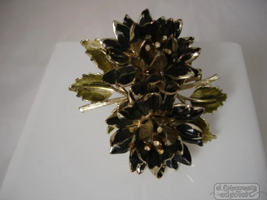 Brooch Coro. Gold plated and enamel. 1930's. Flowers. Rhinestone