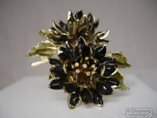 Brooch Coro. Gold plated and enamel. 1930's. Flowers. Rhinestone