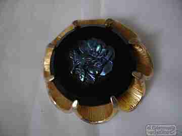 Brooch costume jewelry. Golden metal. 1950's. Black stone. Rose