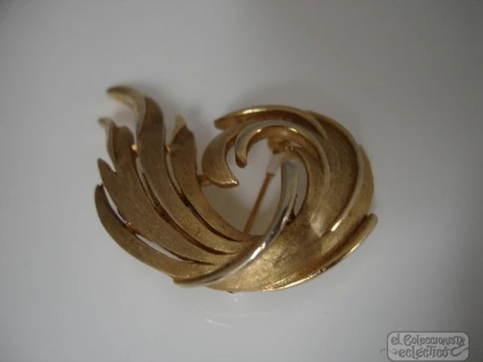 Brooch costume jewelry. Golden metal. 1950's. Trifari. Flame