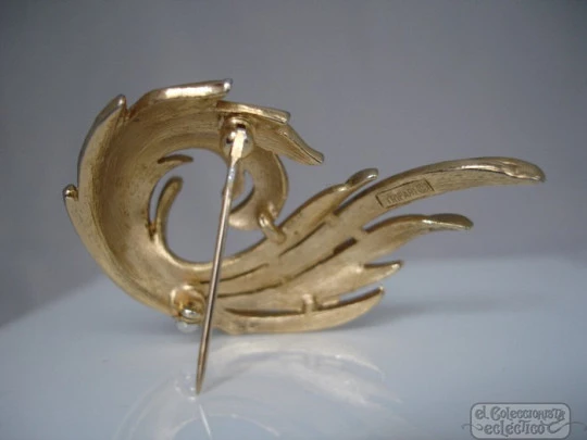 Brooch costume jewelry. Golden metal. 1950's. Trifari. Flame