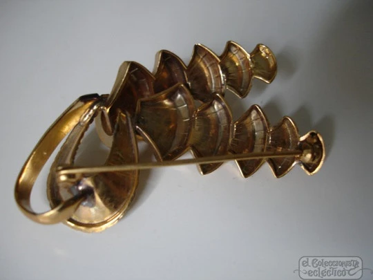 Brooch costume jewelry. Golden metal. 1970's. Pagoda shape