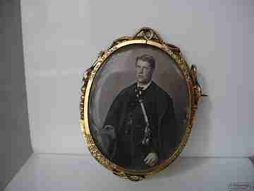 Brooch. Gold low. Photo frames. Man with coat. 19th century. Chiseled