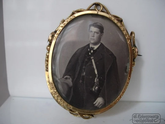 Brooch. Gold low. Photo frames. Man with coat. 19th century. Chiseled