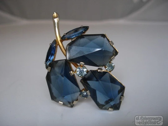 Brooch. Golden metal. Blue faceted stones. Flower. 1960's