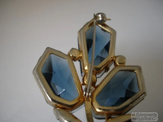 Brooch. Golden metal. Blue faceted stones. Flower. 1960's