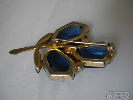 Brooch. Golden metal. Blue faceted stones. Flower. 1960's