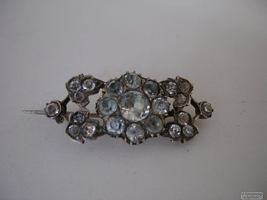 Brooch. Silver and white stones. 1920's. Leaves and flower. Europe