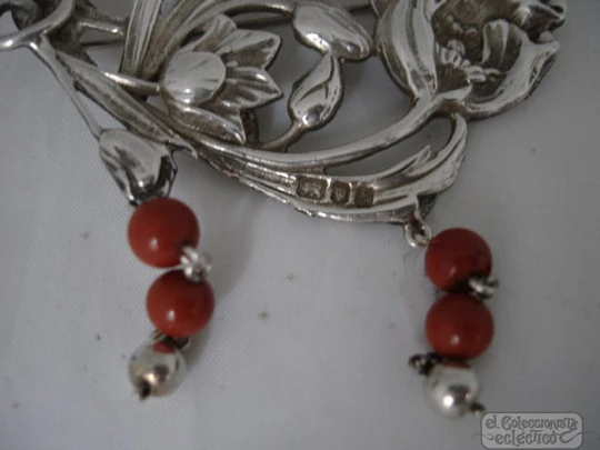 Brooch. Sterling silver. Red stones. 1920's. Flowers and leaves