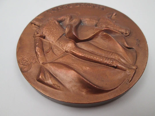 'Bullfight with the cape' FNMT bronze medal. Relief work. Manolo Prieto. 1963