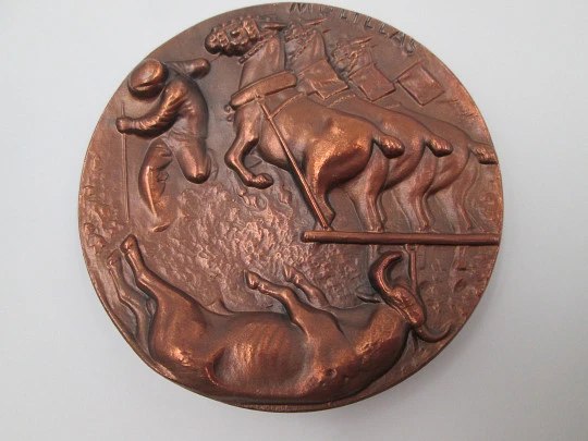 Bullfighting 'Mulillas' FNMT medal. High relief work. Manolo Prieto, 1963