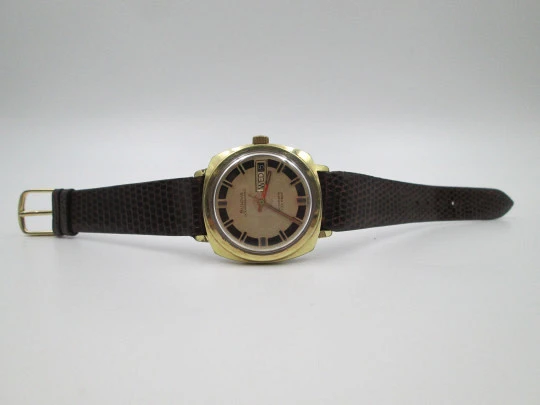 Bulova Oceanographer 333 feet. Stainless steel and gold plated. Date & Day. 1970's. Swiss