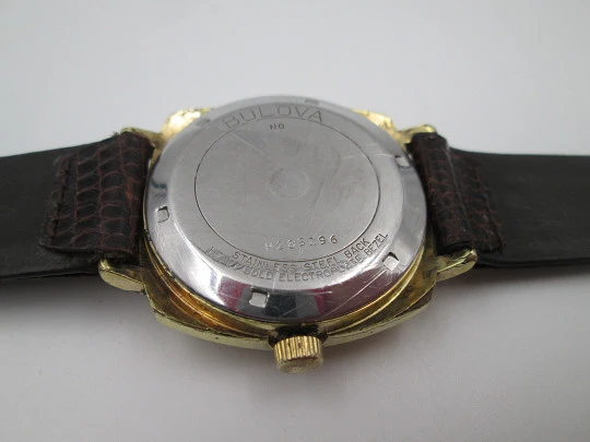 Bulova Oceanographer 333. Acero y chapado oro. Automático. Día y fecha. 1970. Suiza