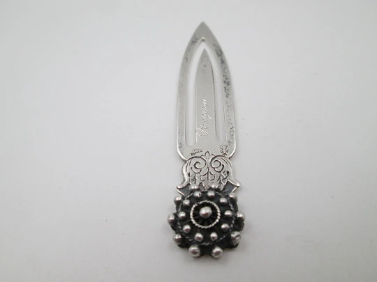 Button charro and vegetable motifs bookmark. 925 sterling silver. 1990's. Spain Button charro and vegetable motifs bookmark. 925 sterling silver. 1990's. Spain