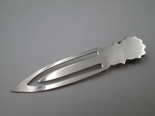 Button charro and vegetable motifs bookmark. 925 sterling silver. 1990's. Spain Button charro and vegetable motifs bookmark. 925 sterling silver. 1990's. Spain