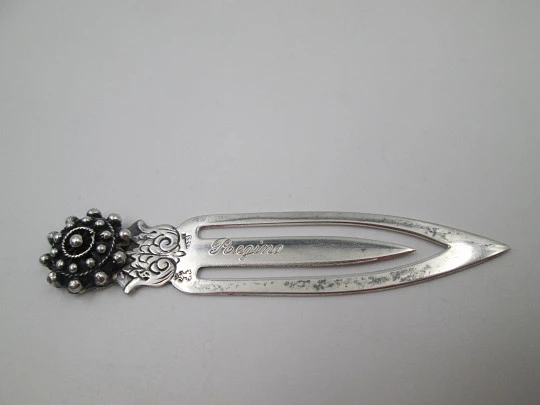 Button charro and vegetable motifs bookmark. 925 sterling silver. 1990's. Spain Button charro and vegetable motifs bookmark. 925 sterling silver. 1990's. Spain