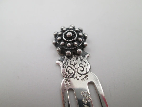 Button charro and vegetable motifs bookmark. 925 sterling silver. 1990's. Spain Button charro and vegetable motifs bookmark. 925 sterling silver. 1990's. Spain