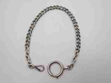 Cadena barbada cincelada para reloj de bolsillo. Plata de ley. Aro y mosquetón. 1900