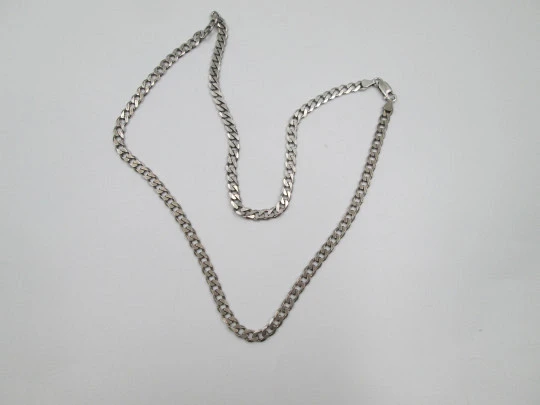 Cadena barbada de eslabones entrelazados para mujer. Plata de ley. Cierre mosquetón