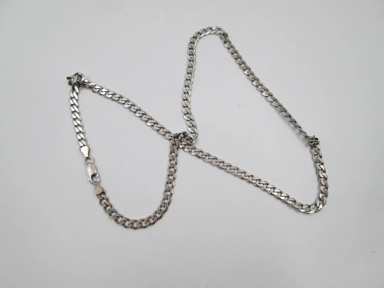 Cadena barbada de eslabones entrelazados para mujer. Plata de ley. Cierre mosquetón