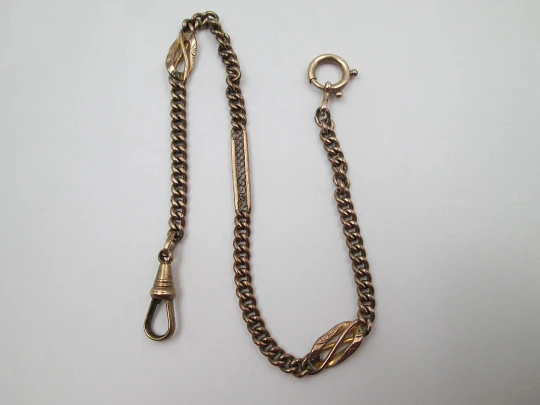 Cadena barbada para reloj de bolsillo. Metal dorado. Óvalos y rectángulo. Europa. 1940