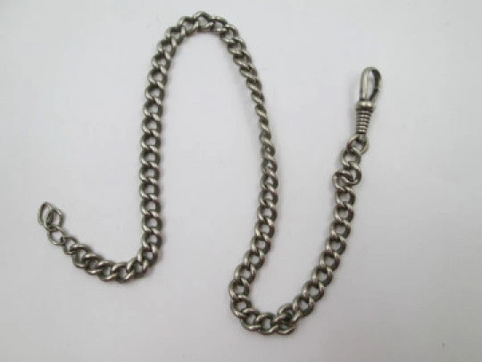 Cadena barbada para reloj de bolsillo. Plata de ley. Cierre mosquetón. Europa. 1900