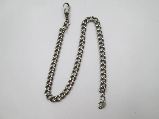 Cadena barbada para reloj de bolsillo. Plata de ley. Cierre mosquetón. Europa. 1900