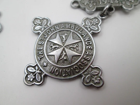 Cadena de reloj de bolsillo con medalla y eslabones barras anuales St John Ambulance