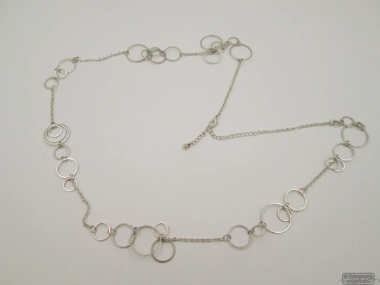 Cadena mujer. Plata de ley. Aros diferente tamaño. Años 90. 47 cm