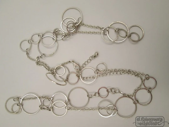 Cadena mujer. Plata de ley. Aros diferente tamaño. Años 90. 47 cm