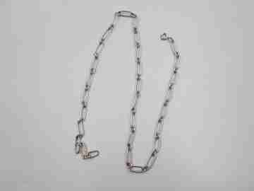 Cadena para mujer. Plata de ley 925 milésimas. Eslabones abiertos. España. 1980