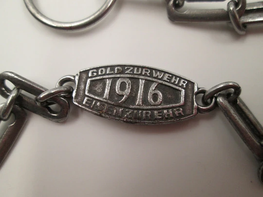 Cadena para reloj de bolsillo. Oro para la Defensa / Hierro para el Honor. 1916. Alemania