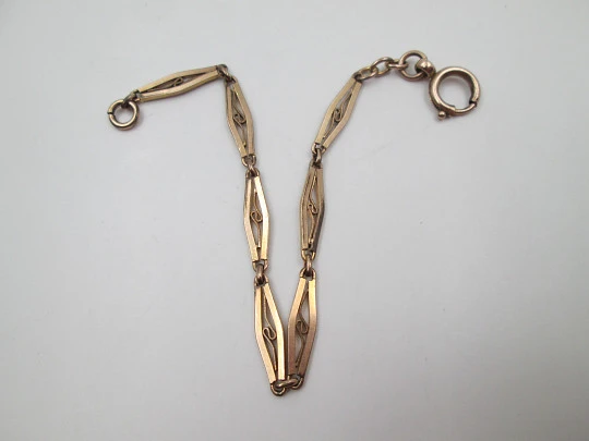 Cadena reloj de bolsillo rombos calados. Metal chapado en oro. Cierre de argolla. 1920