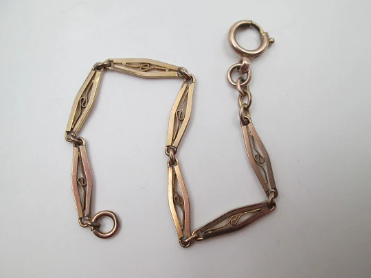 Cadena reloj de bolsillo rombos calados. Metal chapado en oro. Cierre de argolla. 1920