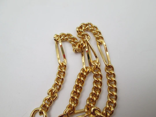 Cadena reloj de bolsillo. Metal chapado oro. Eslabones y ochos. Argolla y mosquetón. 1980