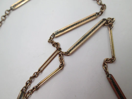 Cadena reloj de bolsillo. Metal chapado oro. Eslabones y rectángulos calados. Mosquetón