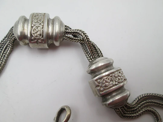 Cadena tres hilos y dos correderas reloj de bolsillo. Plata de ley. Mosquetón y aro. 1910