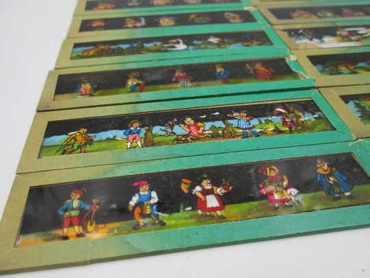Caja 14 cristales linterna mágica. Escenas infantiles a color. Estuche. Alemania. 1900